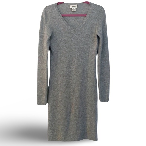 Neiman Marcus Dresses & Skirts - Neiman Marcus cashmere V neck sweater dress or tunic shirt size Small Exclusive